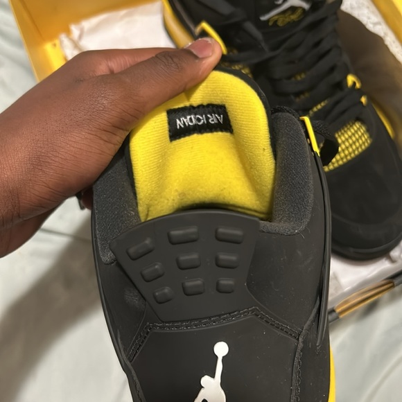 Air Jordan 4 Retro 'Thunder' 2023 slight used Size 13 - Picture 3 of 4